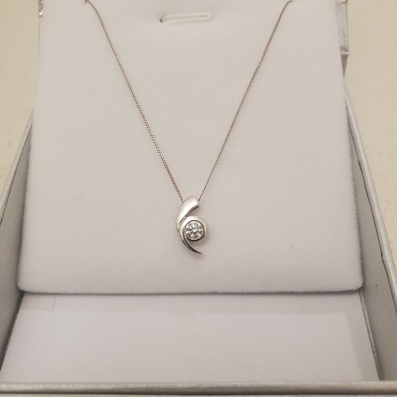 0.25 carat diamond necklace w 10k white gold chain - Picture 1 of 9